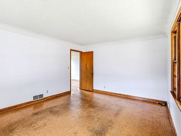 4th image of 605 Greenbrier St