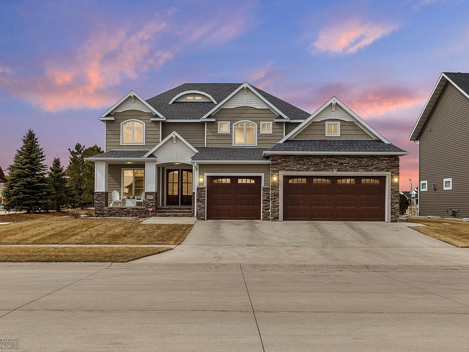 1st image of 2514 McLeod Dr E
