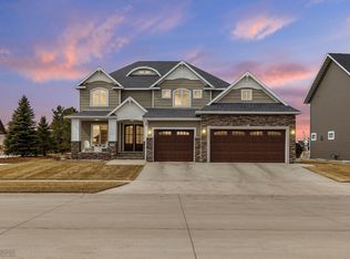 2514 McLeod Dr E, West Fargo, ND 58078