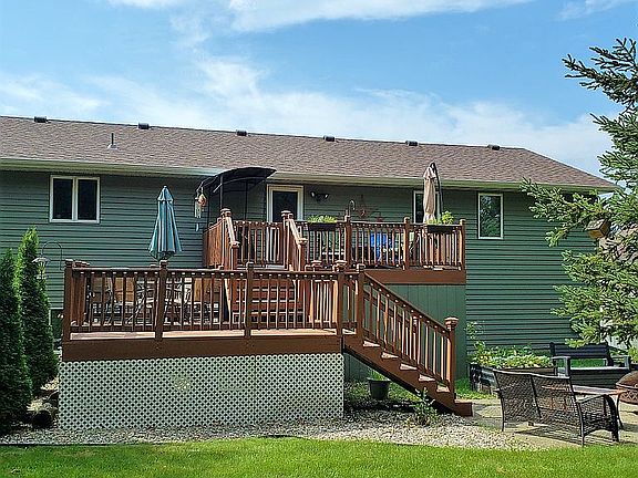 3rd image of 409 Thomas Dr
