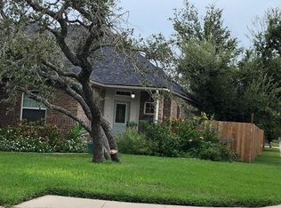 101 Georgian Oaks, Rockport, TX 78382