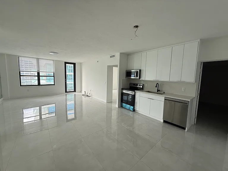 10185 Collins Ave #1022 — Photo 4