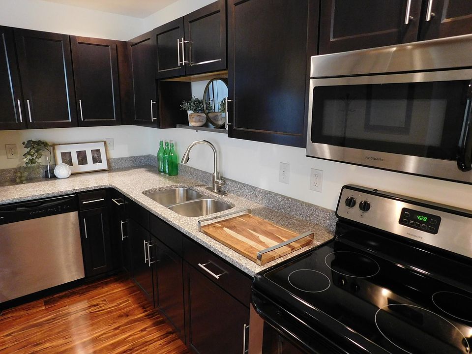 Mural Suite #702 Appliances