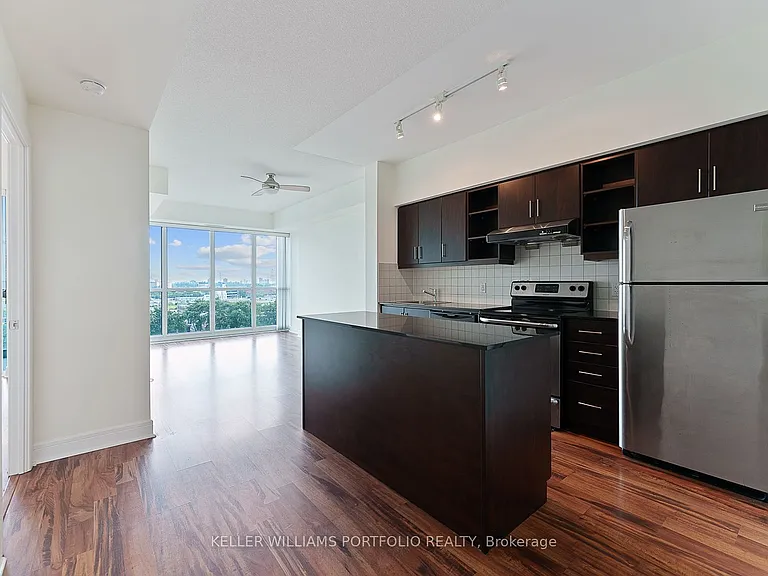 35 Brian Peck Cres #910 — Photo 5