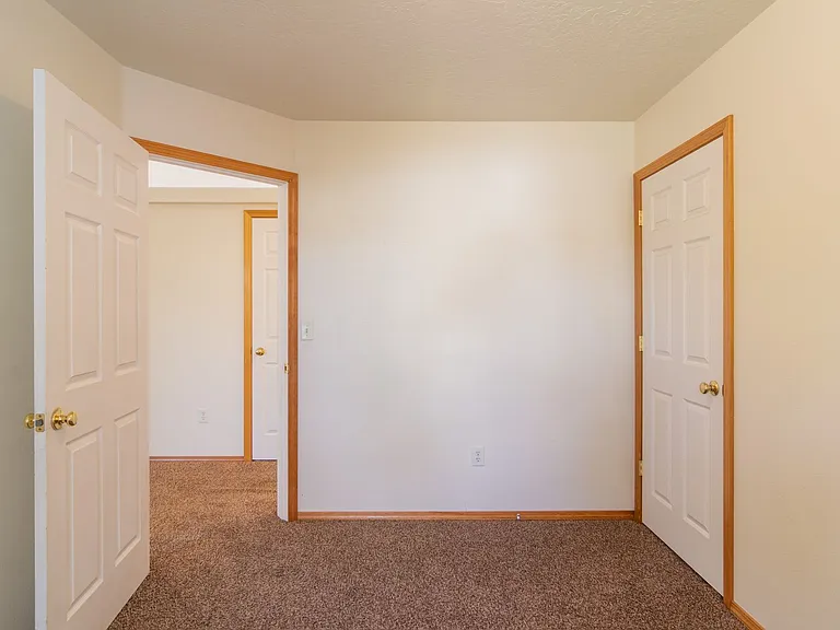 3122 Meadow Glen Ln — Photo 14