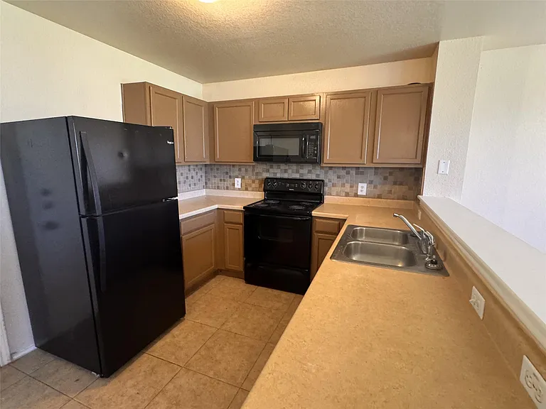 12840 Saint Mary Dr — Photo 20