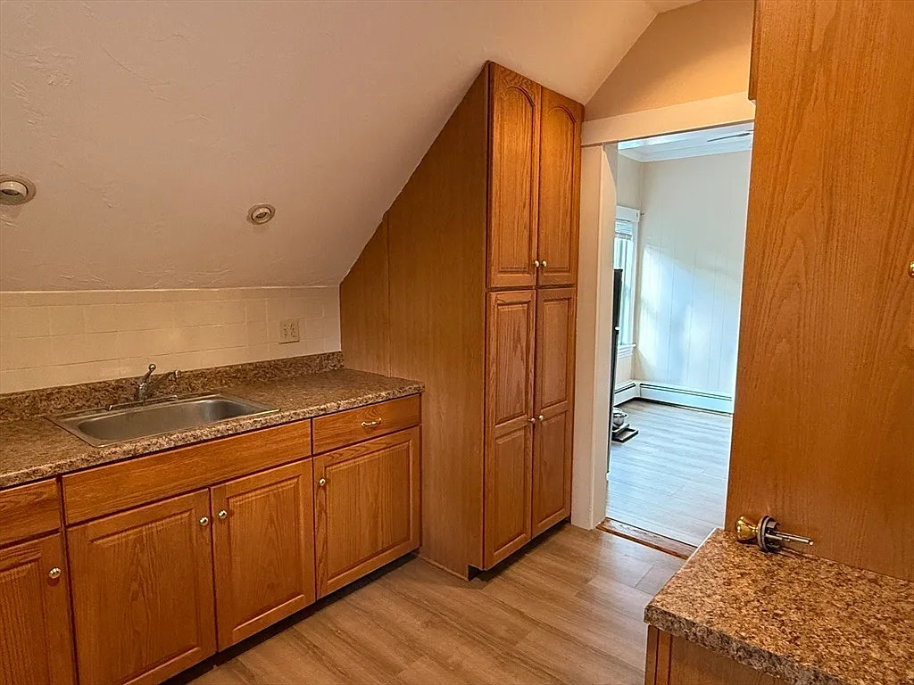 2 bed, 1.0 bath, 872 sqft, $2,100 — Photo 4