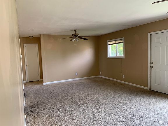 4th image of 917 15th Dr
