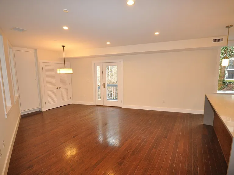 18 Sussex St #20 — Photo 3