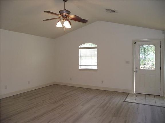 2nd image of 2204 Teal St