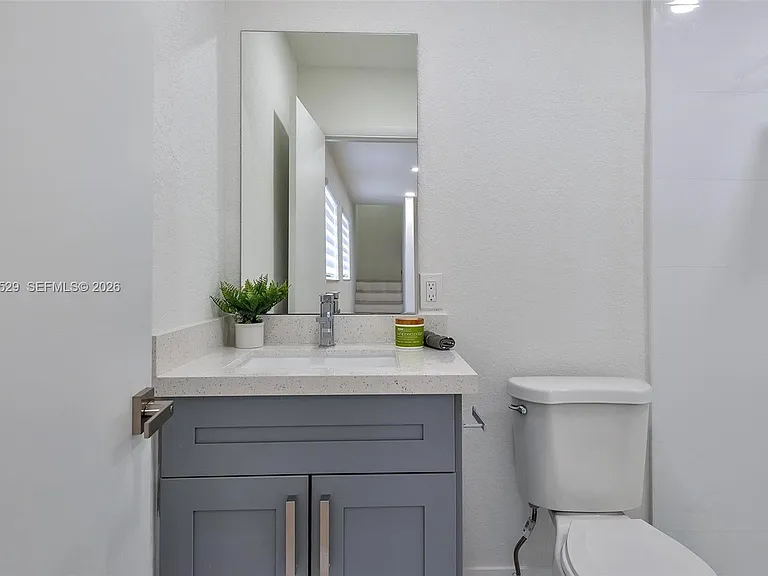 424 W 13th St — Photo 21