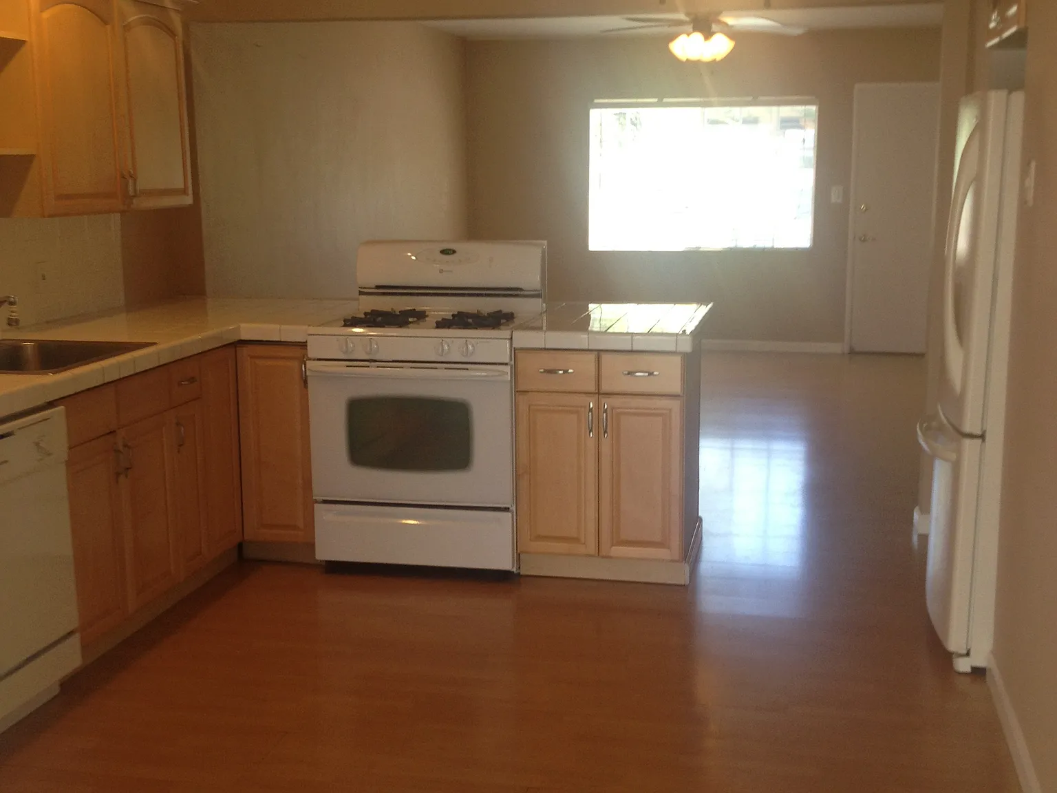 2 bed, 850 sqft, $2,500 — Photo 3