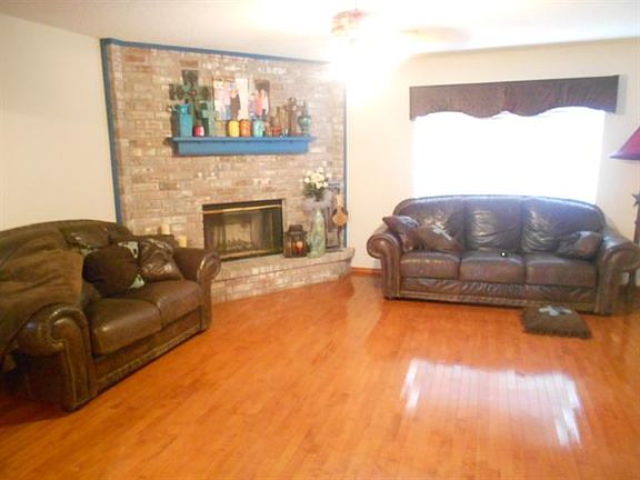 2nd image of 1104 Zahara St