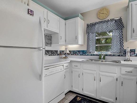 4th image of 35 Pine Arbor Ln