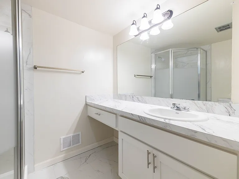 Coach House Apartments — Photo 40