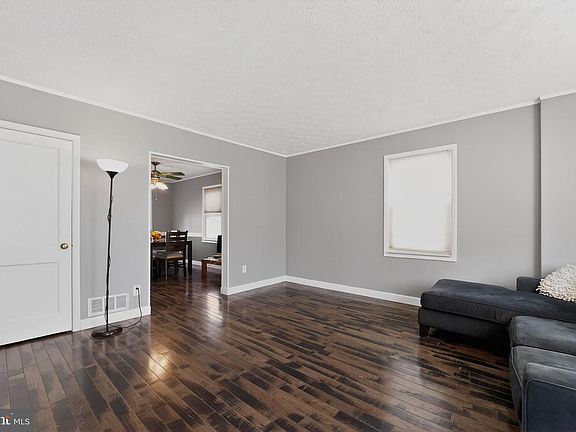 4th image of 237 Riverthorn Rd