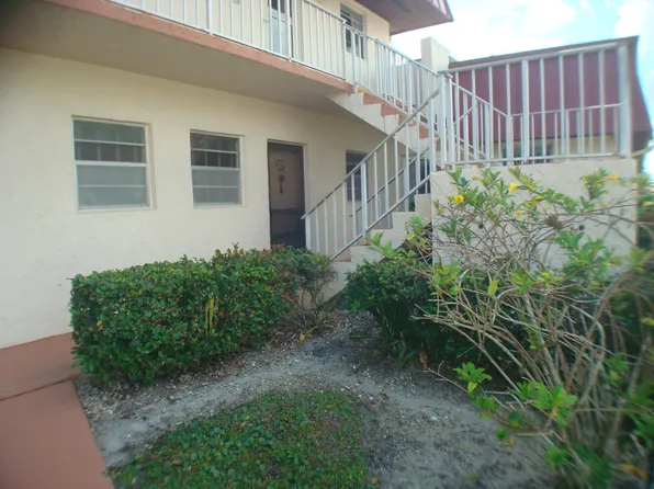 12020 W Greenway Drive #105, Royal Palm Beach, FL 33411