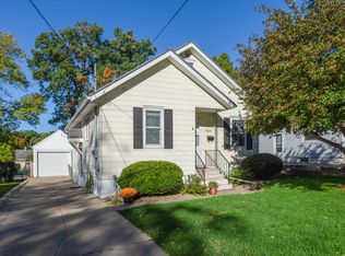 353 30th St SE, Cedar Rapids, IA 52403
