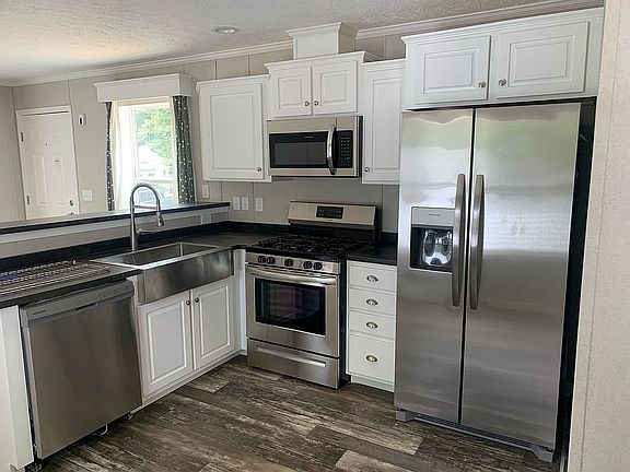 3rd image of 31 Pine Haven Dr