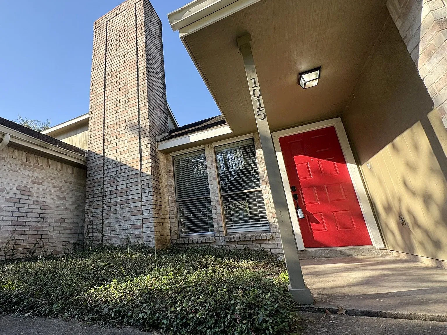4 bed, 2.5 bath, 2074 sqft, $2,350 — Photo 3
