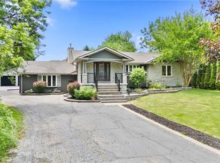 404 Hamilton Dr, Hamilton, ON L9G 2B1