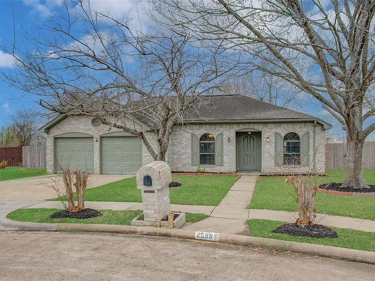 2538 Knights Cir — Photo 1