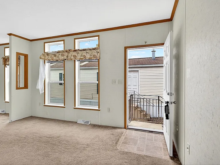 15 W Redwood Ave — Photo 4