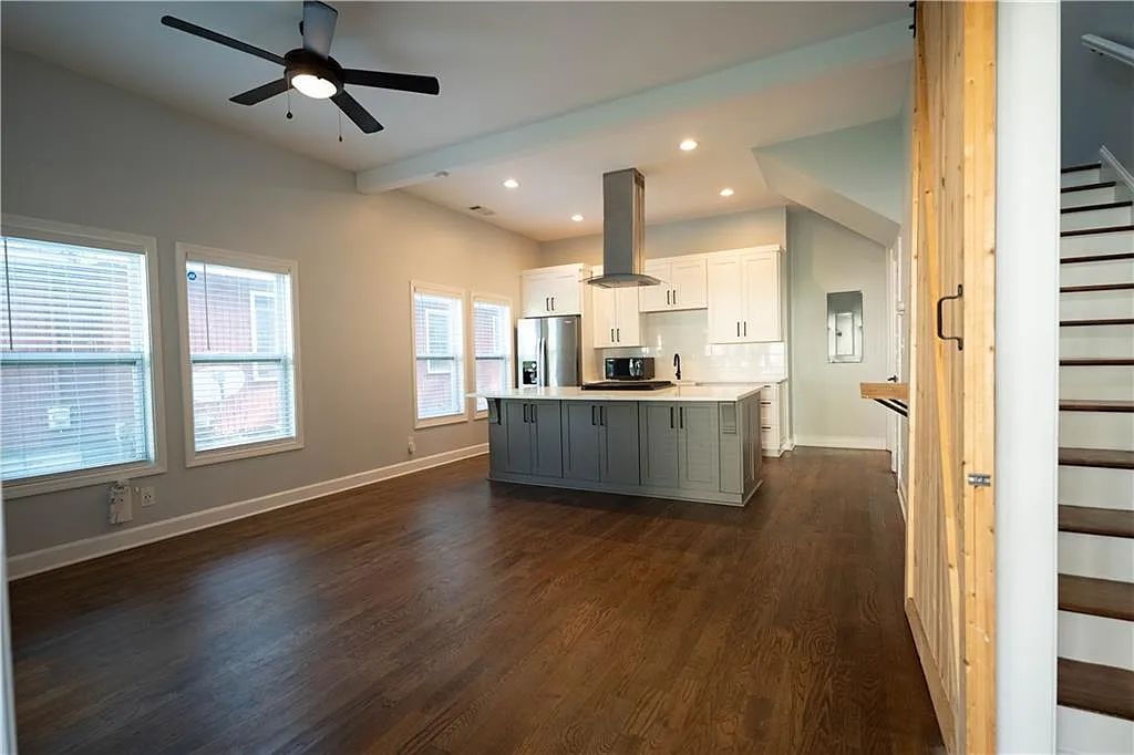 3 bed, 3.0 bath, 1286 sqft, $2,500 — Photo 4