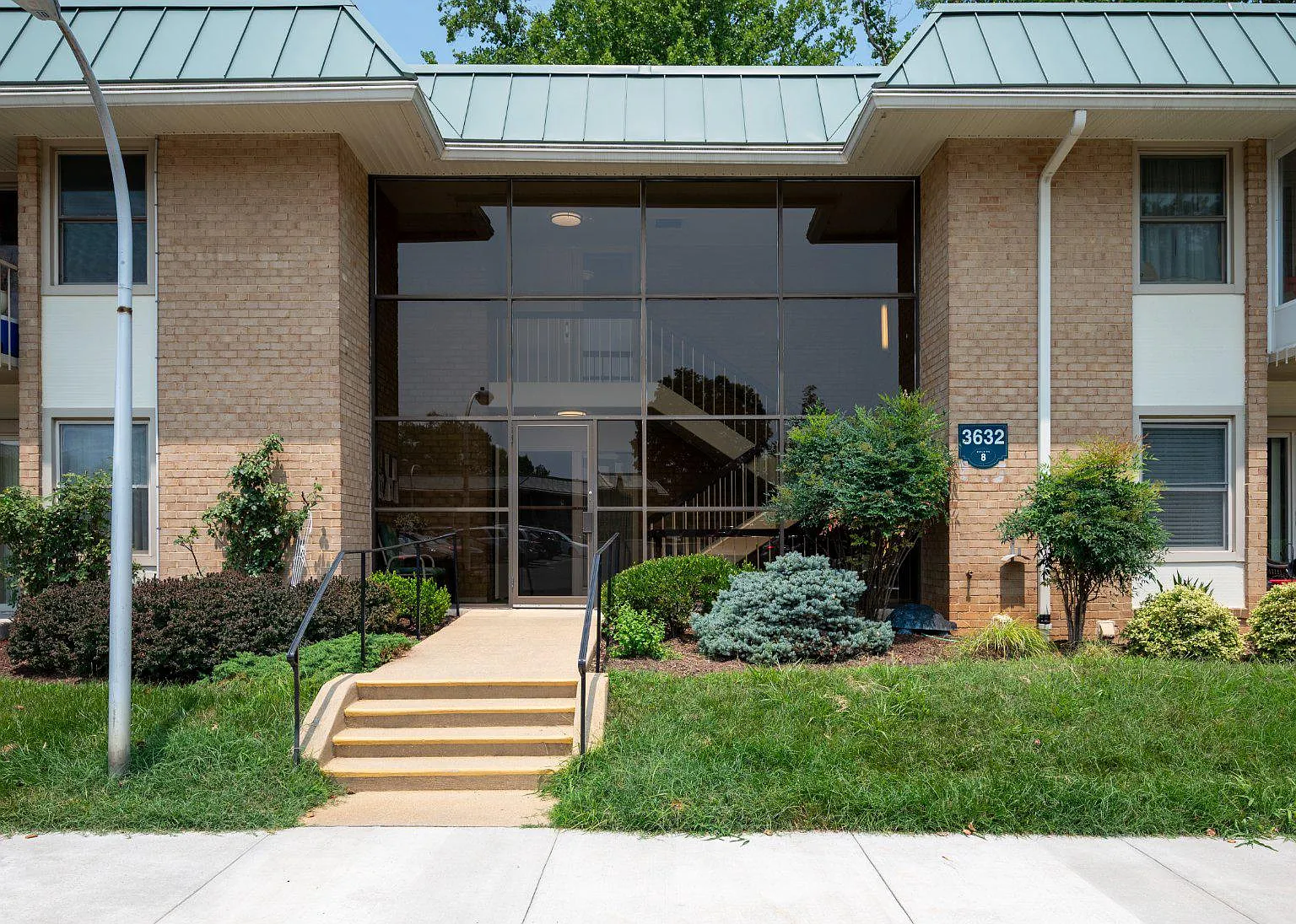 1 bed, 1.0 bath, 635 sqft, $1,800 — Photo 1