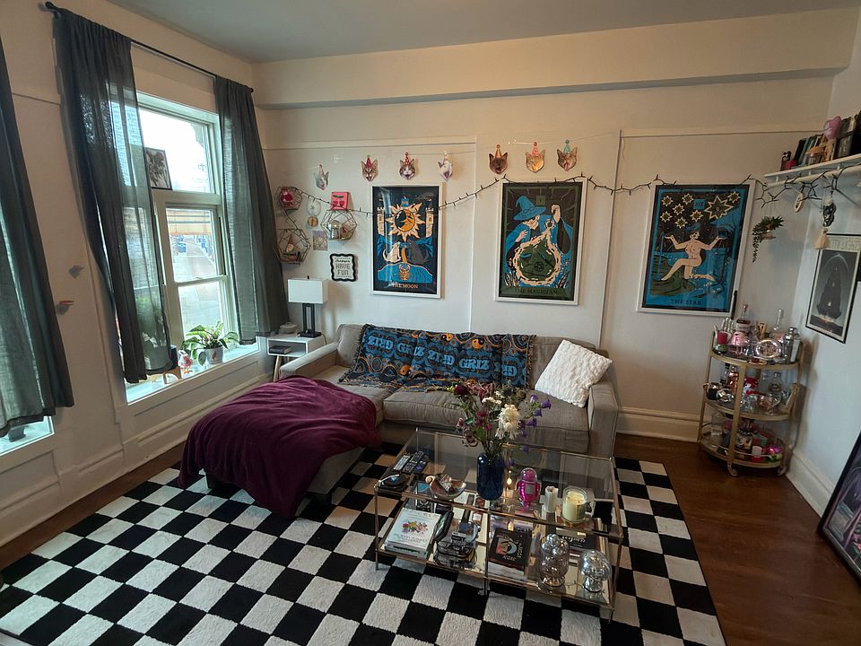 1st image of 2572 N Lincoln Ave #201