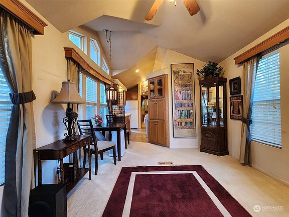 Cozy living area>