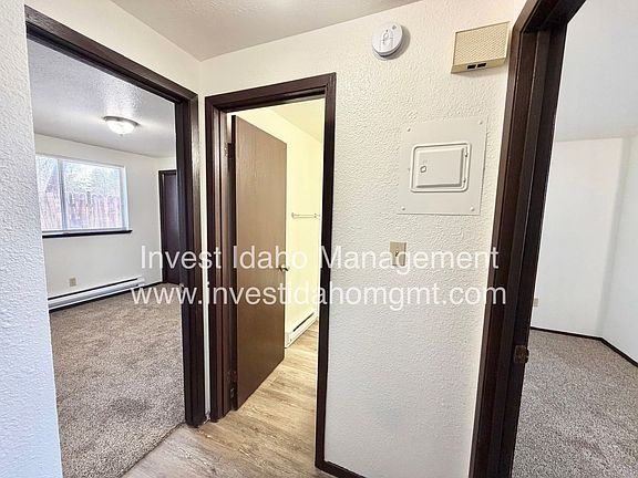 2nd image of 1057 W Melrose St APT 109