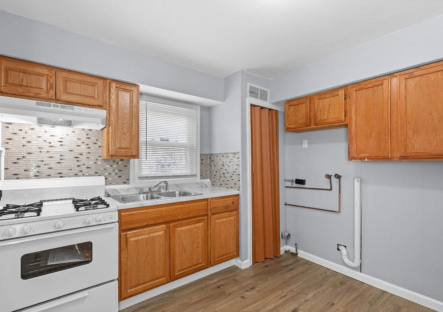 251 Elbring Dr — Photo 2