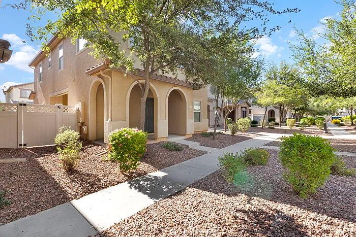 4 bed, 3.0 bath, 1877 sqft, $2,395 — Photo 2