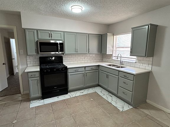 3rd image of 130 W Cherry Point Dr