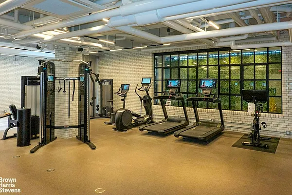 Building, photo 2