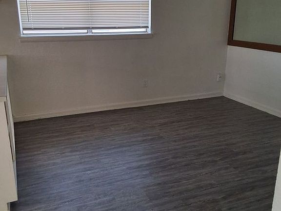 3rd image of 420 E Dormard Ave
