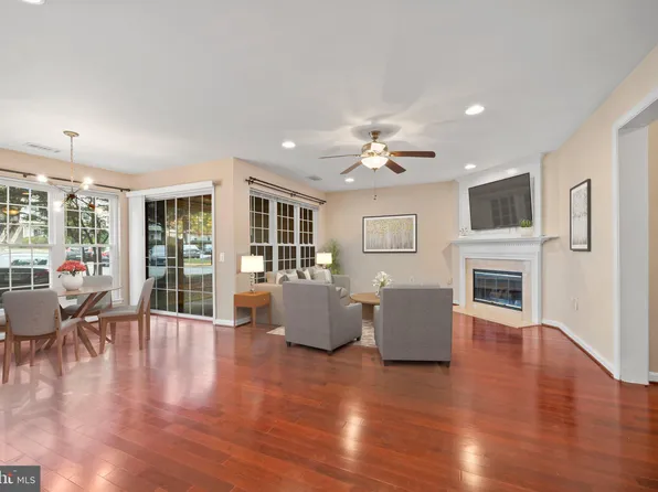 9253 Cardinal Forest Ln Unit 101, Lorton, VA 22079