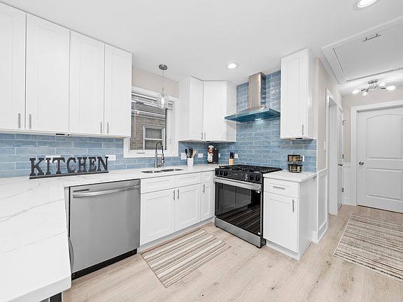 3rd image of 6117 W 83rd St