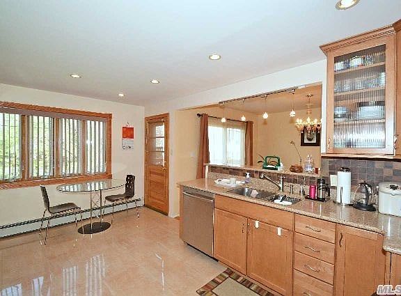 5th image of 390 Elm Dr