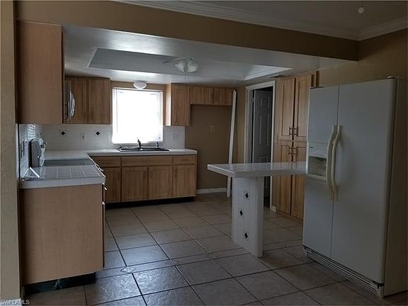5th image of 129 E Lake Dr