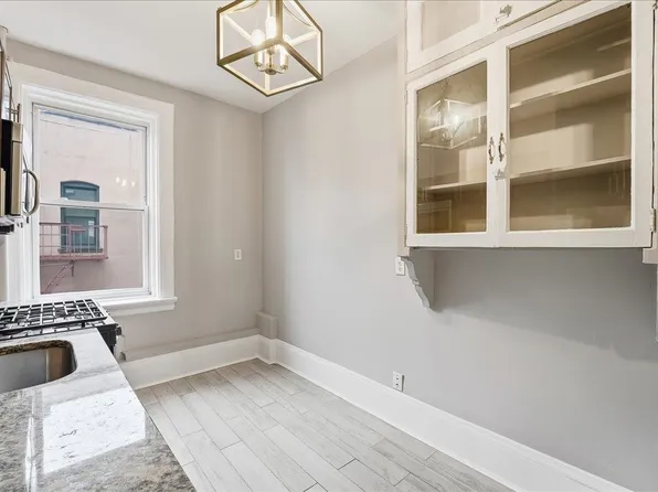 134 Clifton Place image 10 of 28