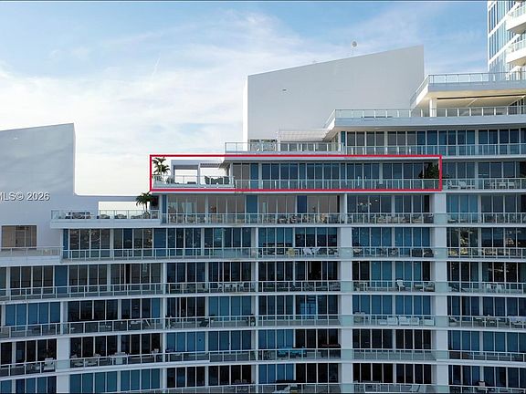 4th image of 2020 N Bayshore Dr #Ph4104