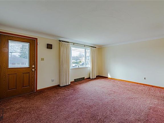 4th image of 10621 Airview Dr
