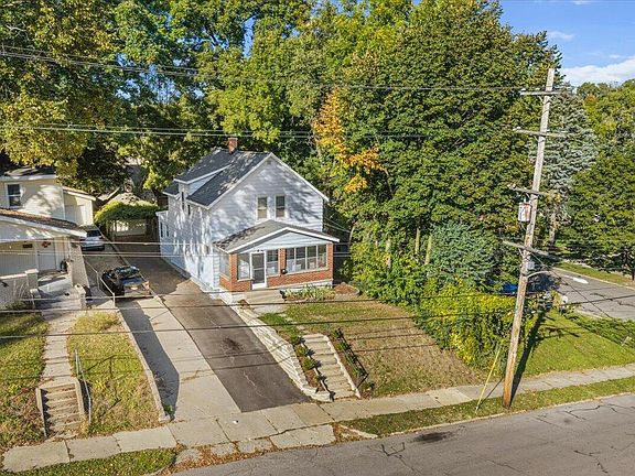 5th image of 657 Lydia St NE