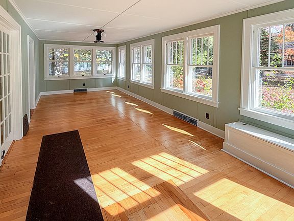 3rd image of 307 RIDGEWAY DR