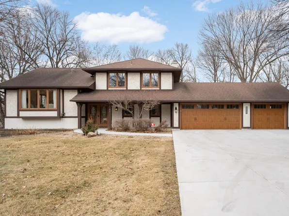 10208 Nesbitt Ave S, Bloomington, MN 55437