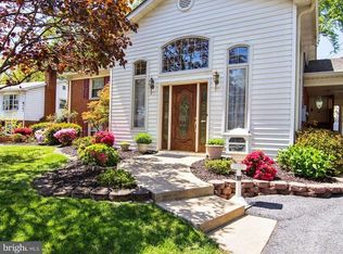 2321 W Longview Dr, Woodbridge, VA 22191