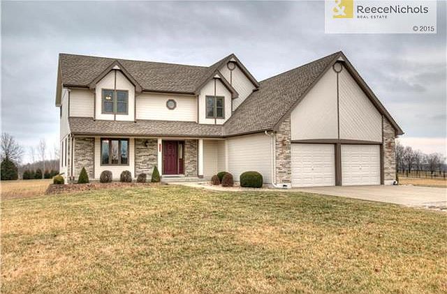 2 story home on 2.88 acres