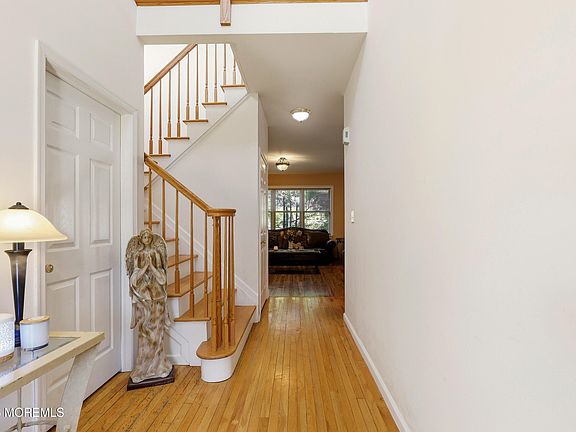 5th image of 370 Spruce Drive